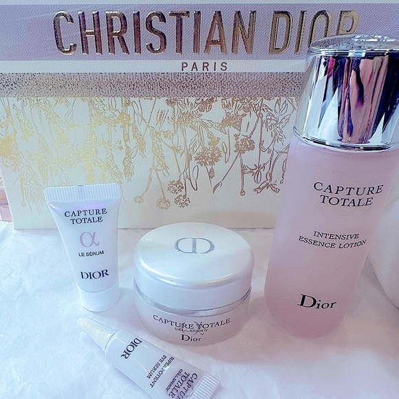 DIOR Capture Totale Luxury Skincare Set in Dior Pouch